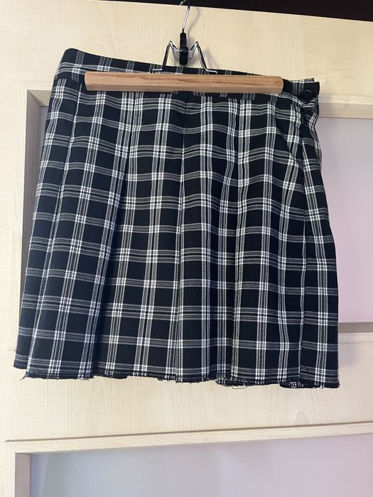 Plisowana spódniczka mini w kratę