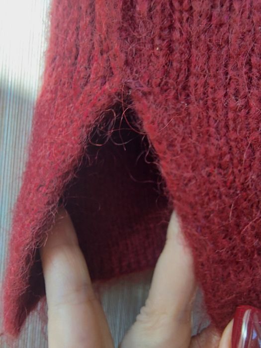 Красивая теплая и уютная жилетка безрукавка шерстяная на пуговицах