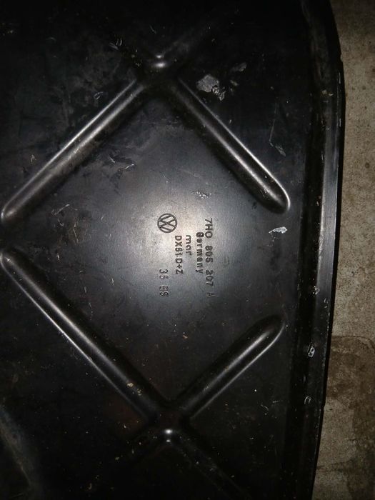 Oryginalna blacha pomiędzy komora silnika a podszybiem volkswagen T5