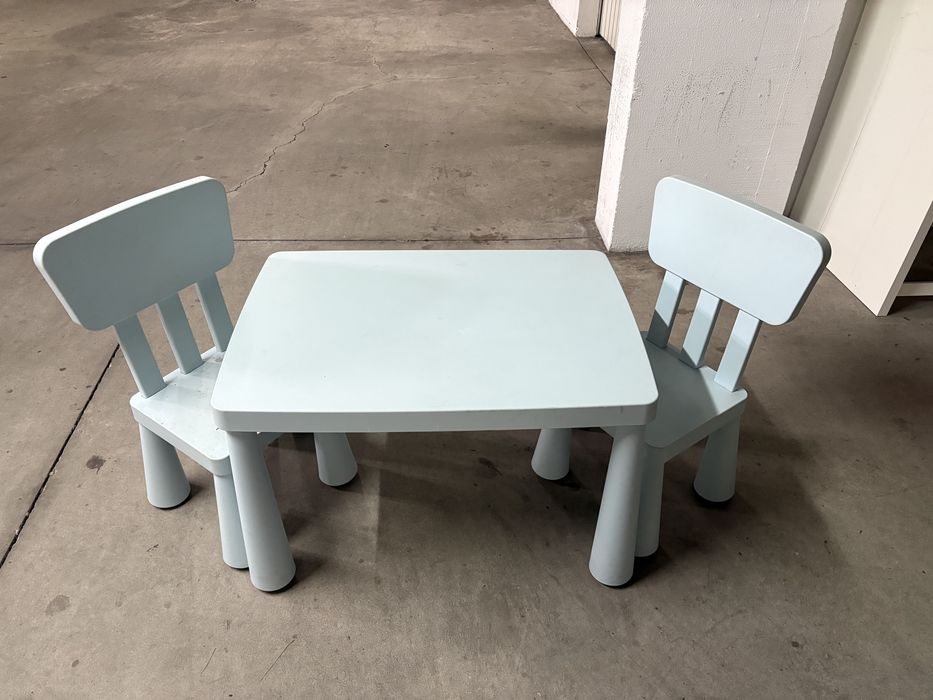 Conjunto de mesa e 2 cadeiras Ikea criança