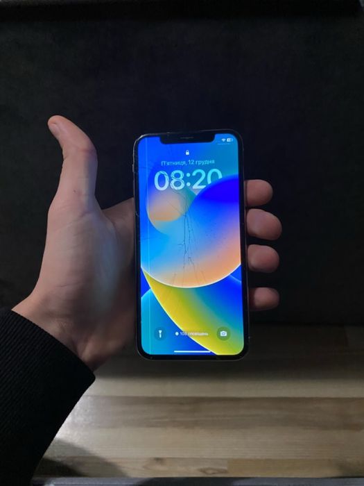 Продам Iphone x 64
