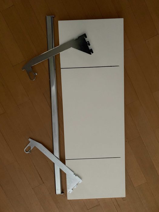 prateleiras com respetivo suporte