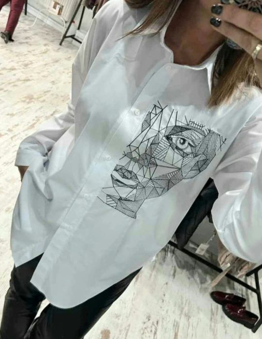 Modna koszula bluzka damska r uni biała z twarzą kobiety luzny styl  LIKITOWANA rozpinana