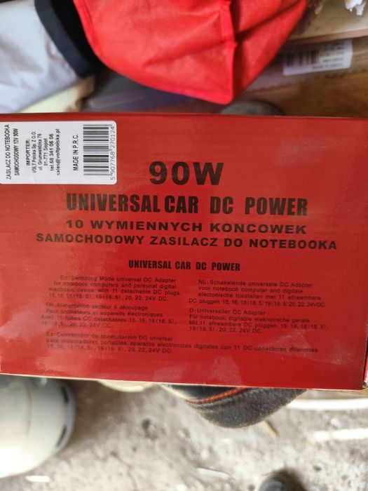 Ładowarka do laptopa z kilkoma wejściami