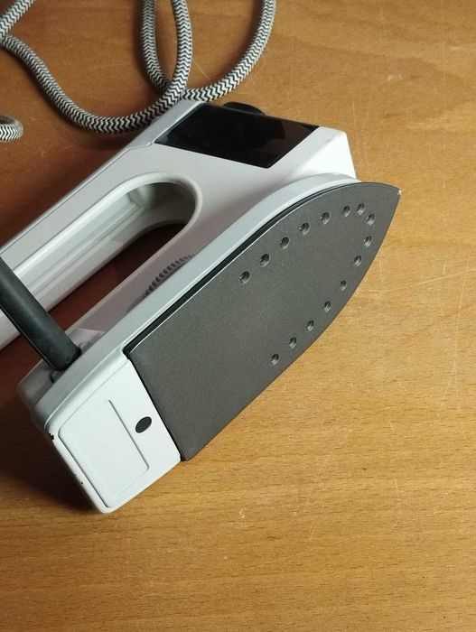 Ferro Engomar de Viagem Russell Hobbs