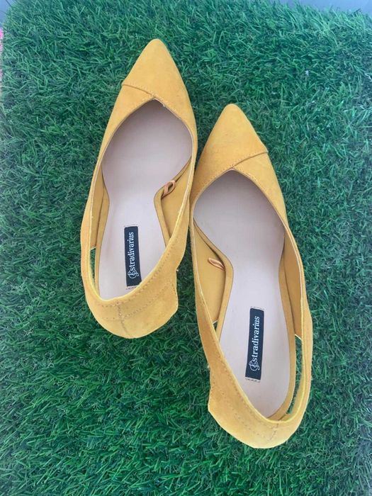 Sapatos Senhora Amarelos, Stradivarius