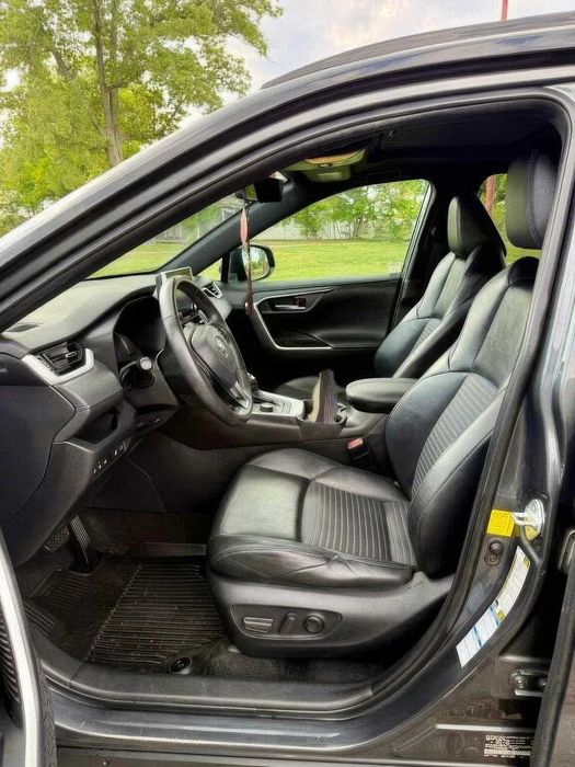 Toyota RAV4 Hybrid XSE      2021