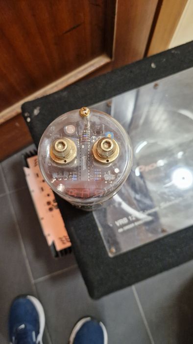 Subwoofer c/caixa, amplificador e condensador.