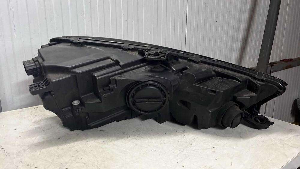 Farol Esquerdo LED Audi A4 B9