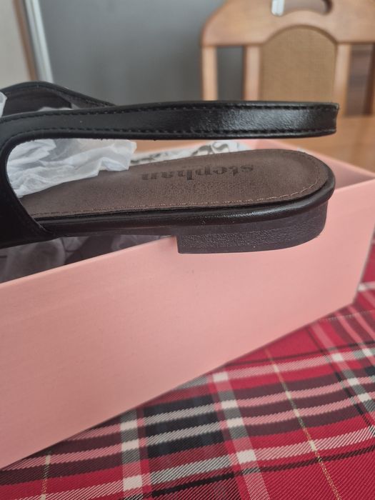 Piękne nowe buty damskie
