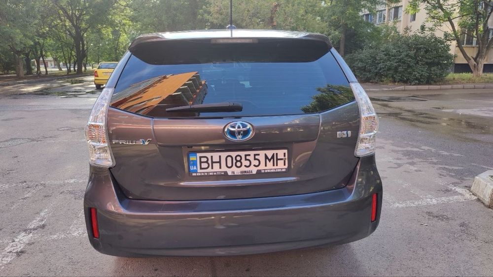 Продам Тoyota prius v 2014, 1,8 phev , газ