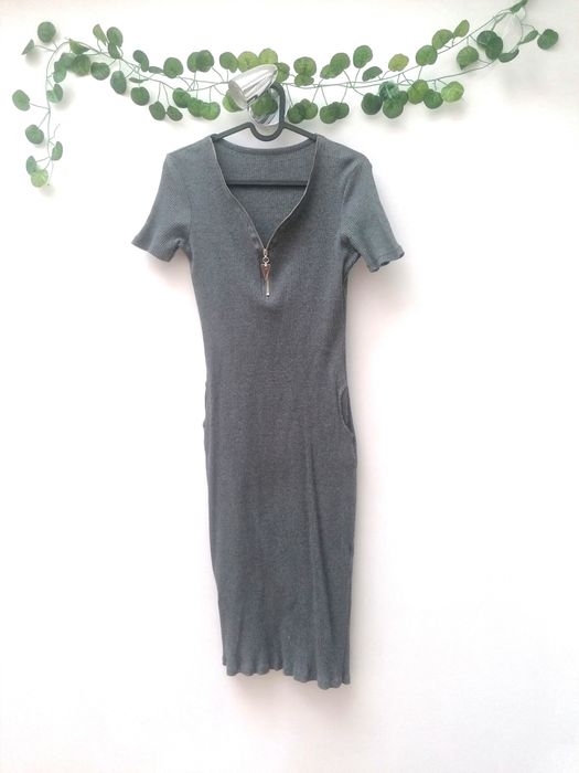 Vestido Cinzento Justo