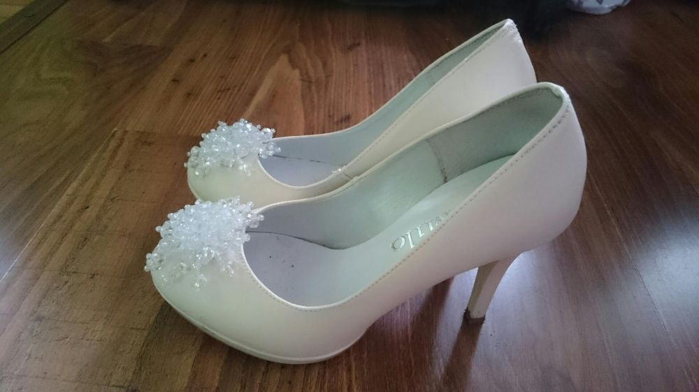 Piękne buty ślubne