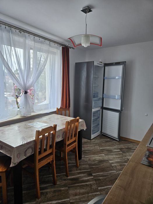 Pokoje i apartamenty z balkonami