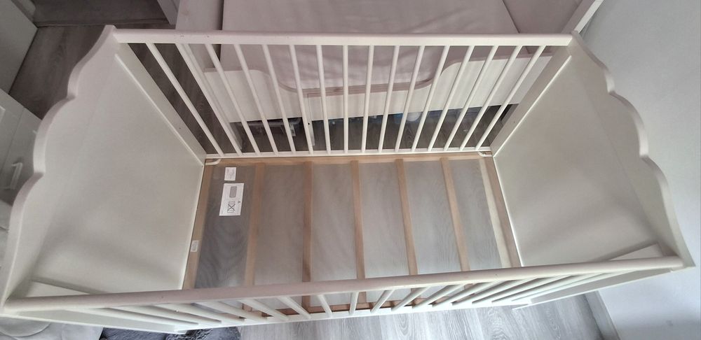 Berço para bebé de grades