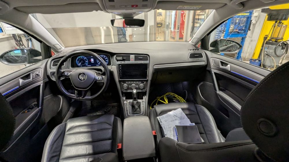 Volkswagen e-Golf 2020 (36 kw/шкіра/дінаудіо/клімат/круіз/лед панель)