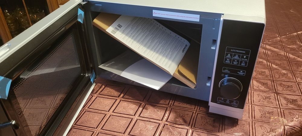 Kuchenka mikrofalowa SHARP YC-PS204AE-S 700W