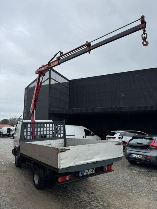 Carrinha Nissan Cabstar com grua