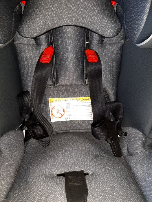 Дитяче автокрісло практично нове