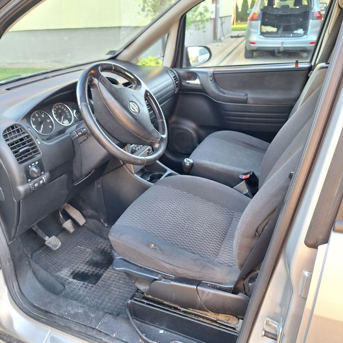 Opel  zafira  A  zadbany uszkodzony