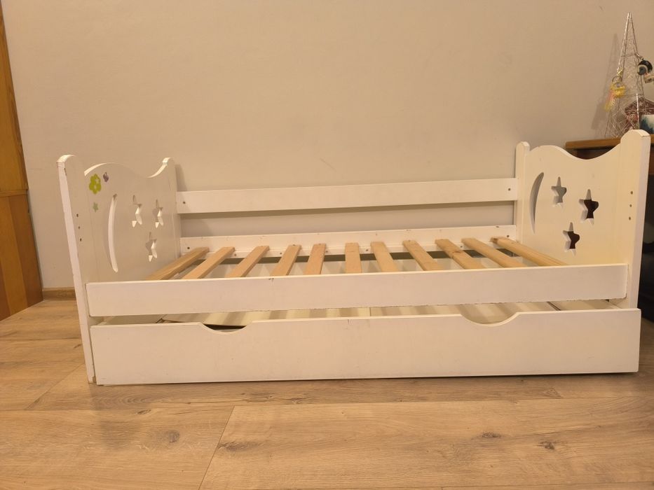 Białe łóżko za darmo