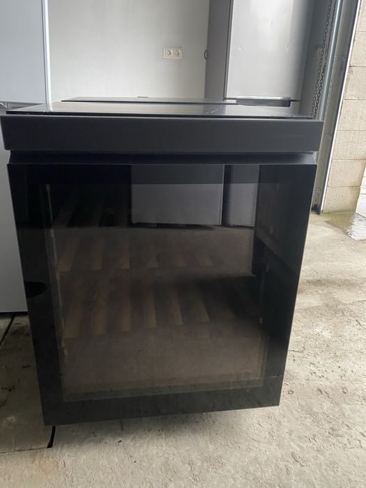 Винннмй Холодильник AEG AWUS040B8B