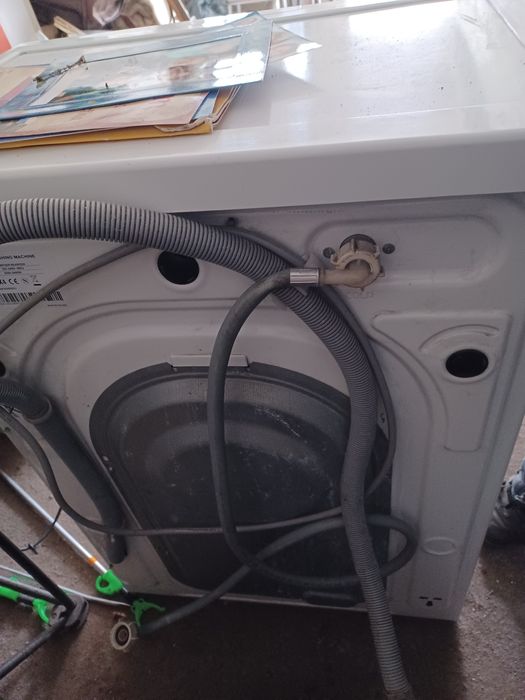 Sprzedam pralkę uszkodzoną samsung na czesci głębokość 45 cm.