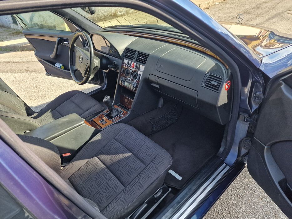 Mercedes-Benz C180 Gasolina | 2001 | Sempre assistida na Mercedes