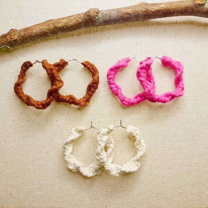 Brincos em Macramé estilo Bohemian. Argolas com Macramé.