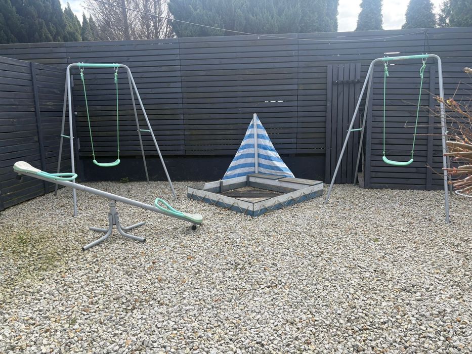 Huśtawki i piaskownica