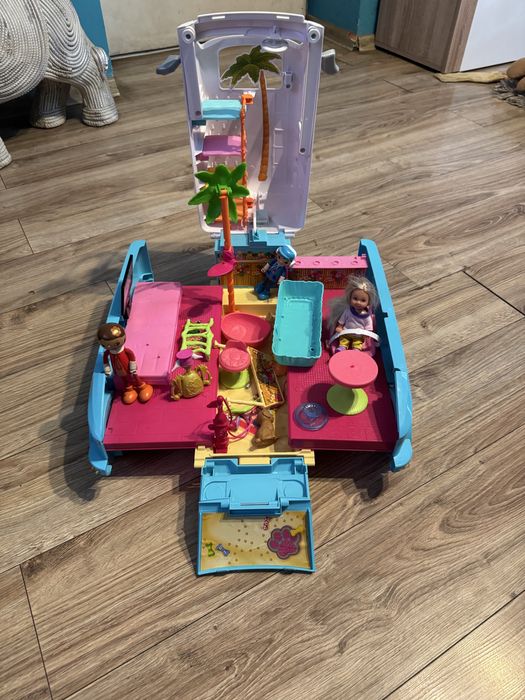 Samochud Balbi z zabawkami