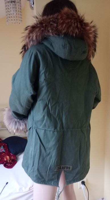 Piękna parka z jenotem podpinka królik