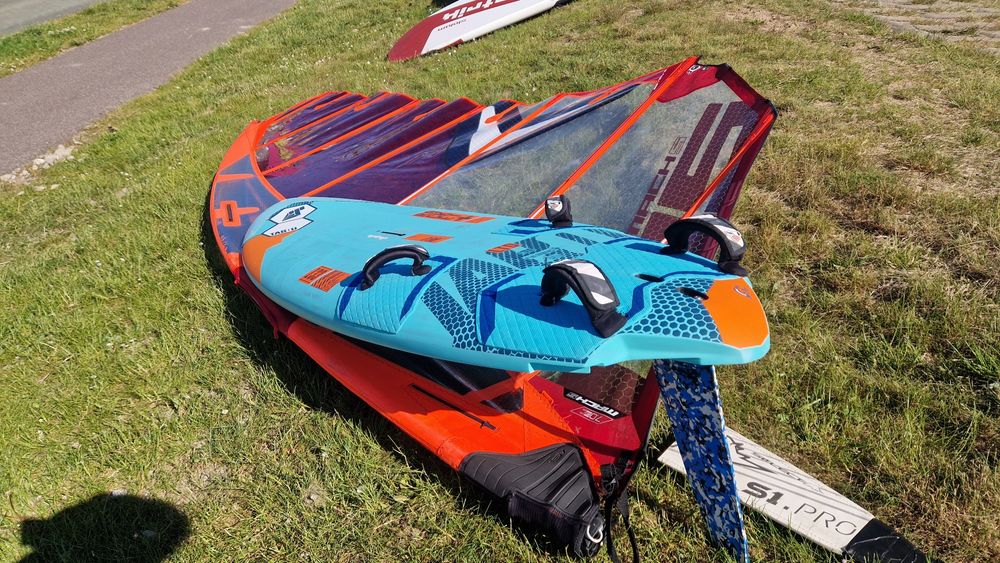 Deska windsurfingowa Tabou Rocket Plus  133 freerace