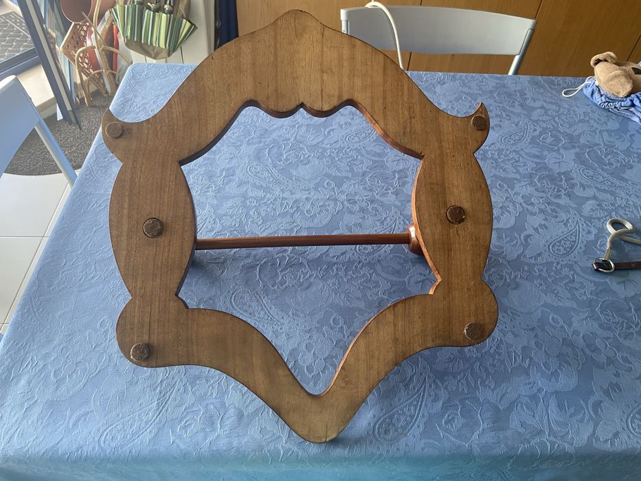 Toalheiro antigo em madeira de vinhático