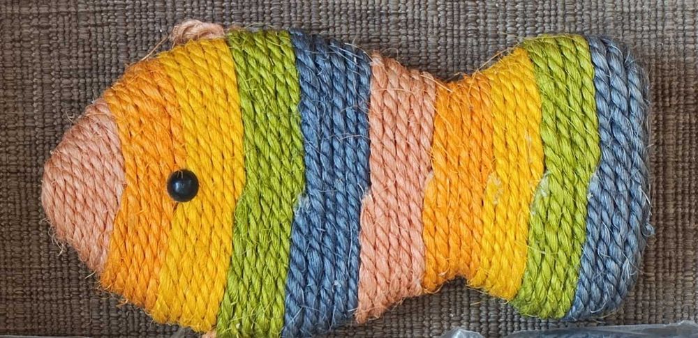 Brinquedo/ Arranhador para gatos Novo