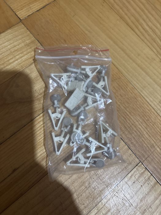 Żabki do karnisza białe ruchome z rolką