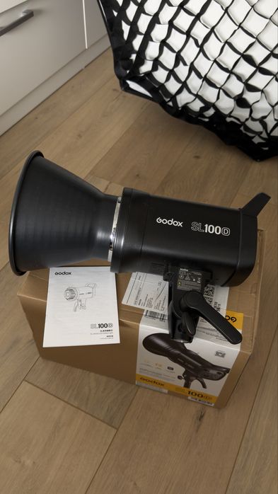 Godox SL-100D + softbox + statyw