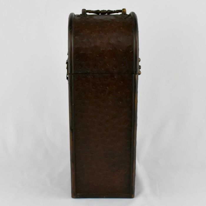 Caixa para garrafa, em couro, metal e madeira, séc. XIX