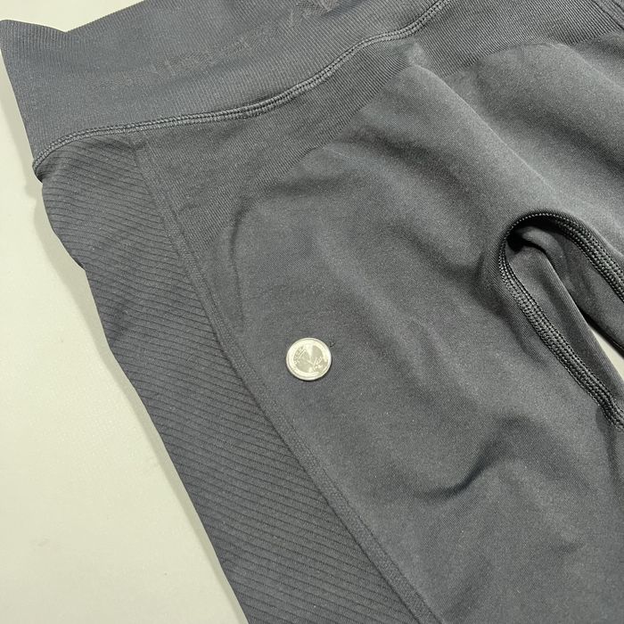 Безшовні жіночі чорні компресійні легінси лосіни under armour train seamless leggings 1381662-001