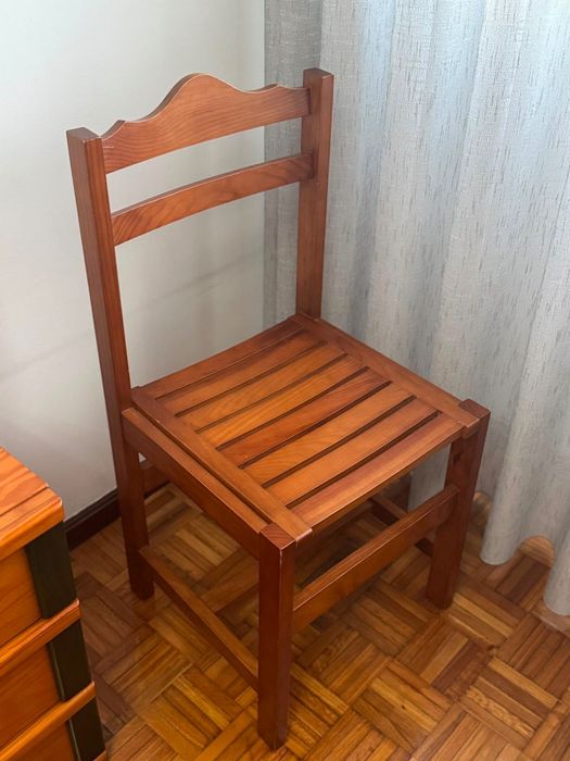 Mobília de Quarto Completa em Madeira + 2 Candeeiros