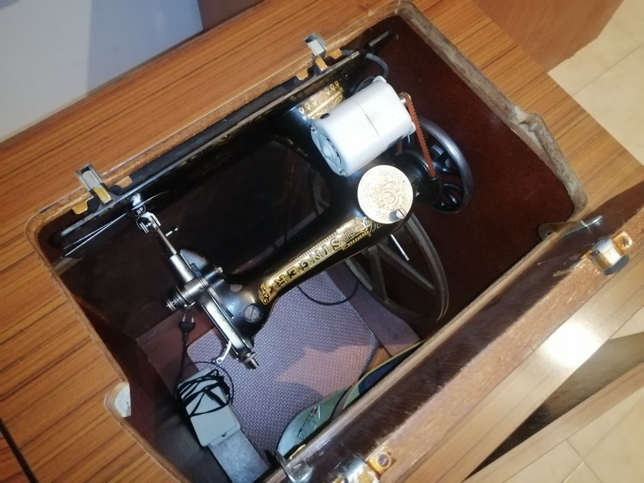 Máquina de Costura Singer