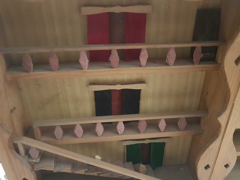 Movel expositor feito a mão