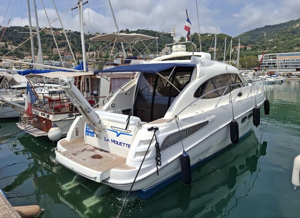 Яхта Sealine C39