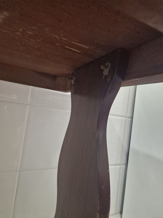 Mesa de madeira maciça + 4 bancos