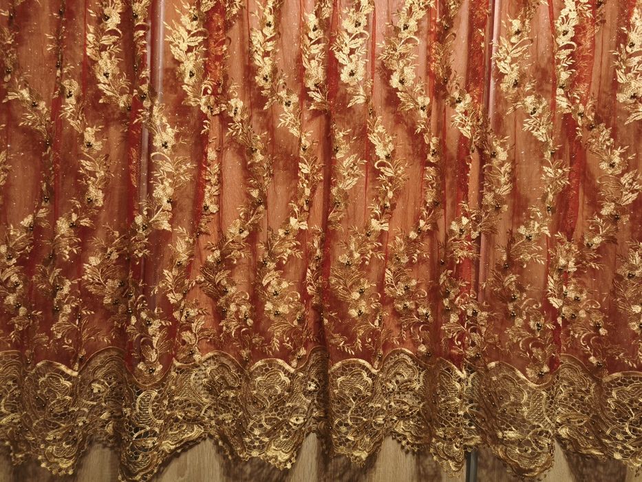 Тюль  красная с бусинами,торг