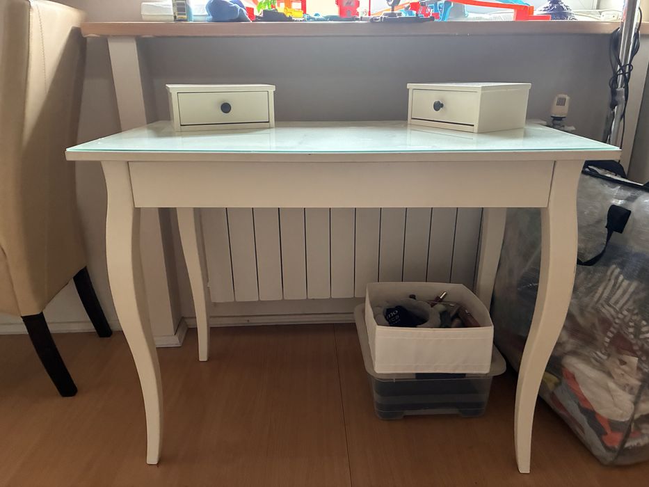 Biała toaletka ikea