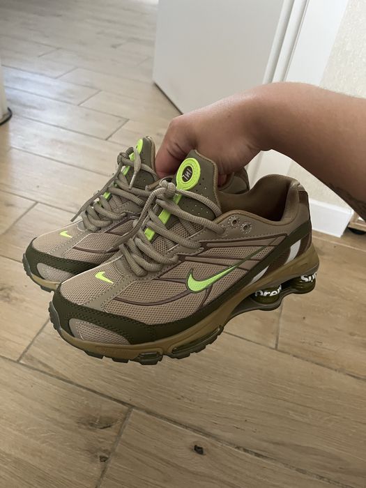Nike shox supreme