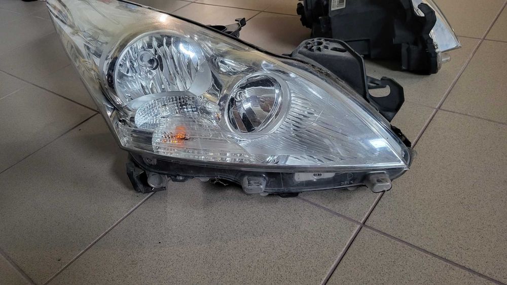 Lampy przednie Peugeot 3008 1,6 HDI 2013 anglik