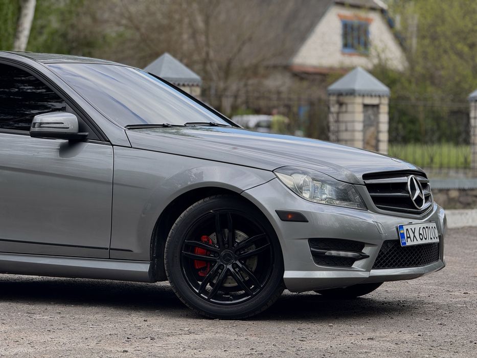 Mercedes-Benz W204 C300 2012 в чудовому стані