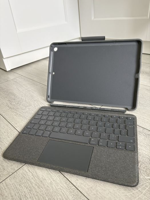 Klawiatura Logitech Combo Touch do iPada (7., 8. i 9 generacji)